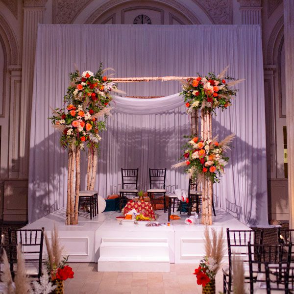5 Examples of Breathtaking Wedding Ceremony Decor Featured Image