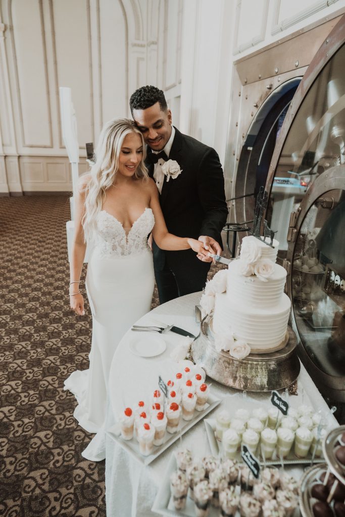 Lara and Jono cutting their wedding cake