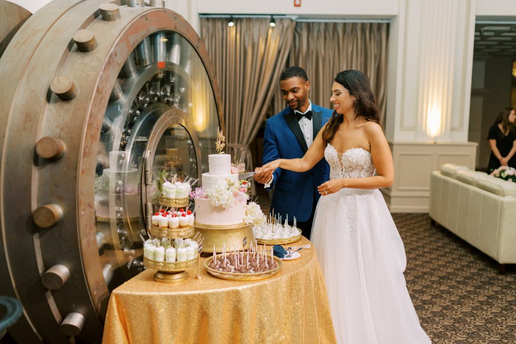 bride and groom cutting the wedding cake