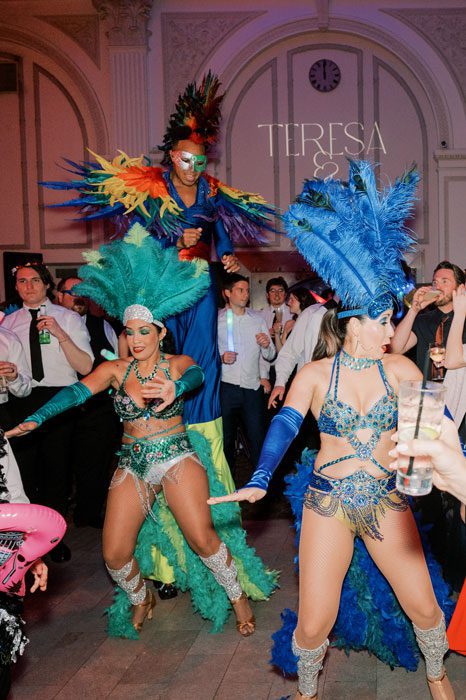 Hora Loca dancers