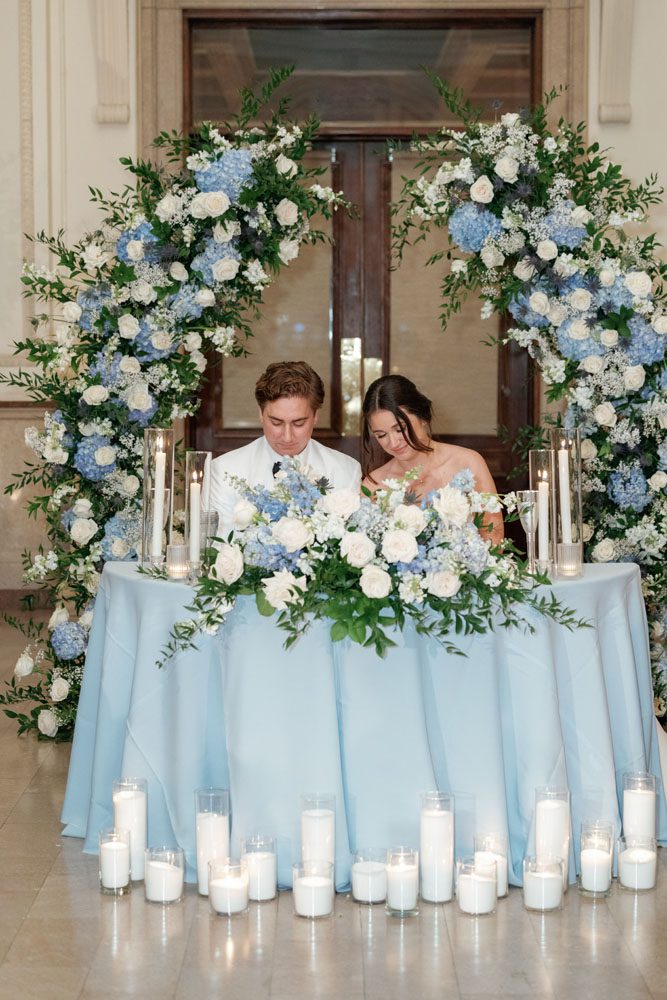 Couple at sweetheart table